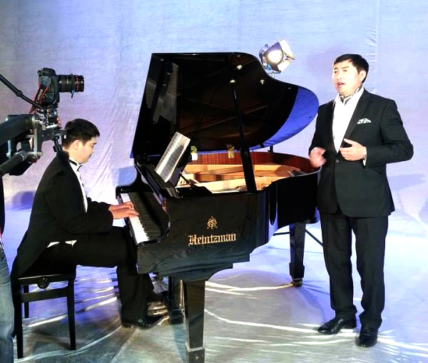 П.Адарсүрэнгийн “Сэвтээ нь үгүй сэтгэл”-ийг дуучин Х.Батмэнд өвлөв